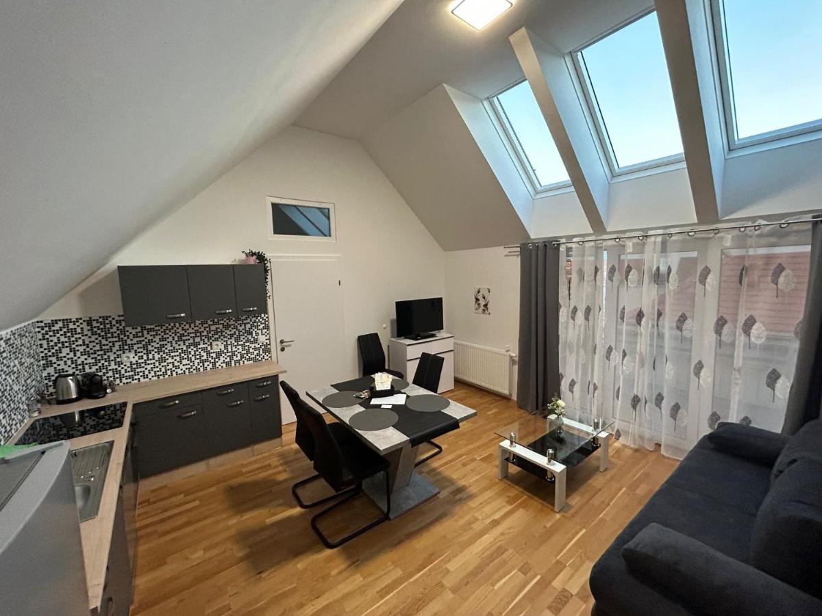 Paky Appartements 00323 Bruck an der Leitha Esterno foto